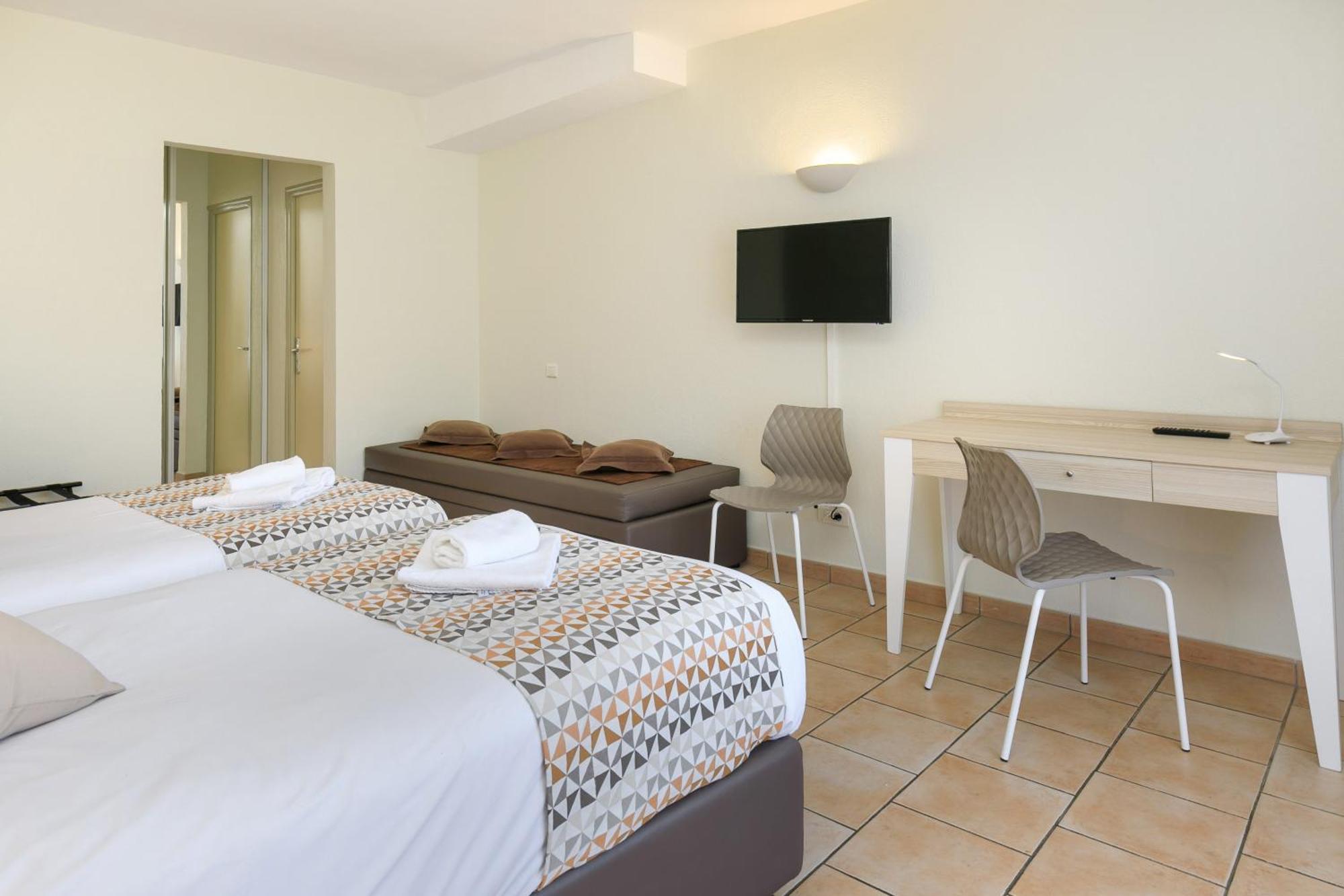 Hotel Joseph Charles LʼÎle-Rousse